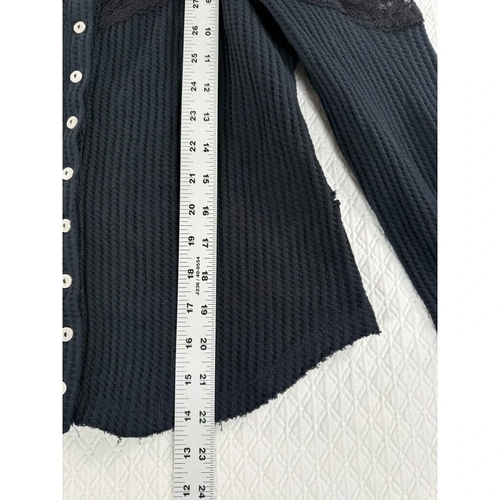 Free People M Blk Lace Trim Waffle Knit Button Thermal Whimsigoth‎ Boho Top